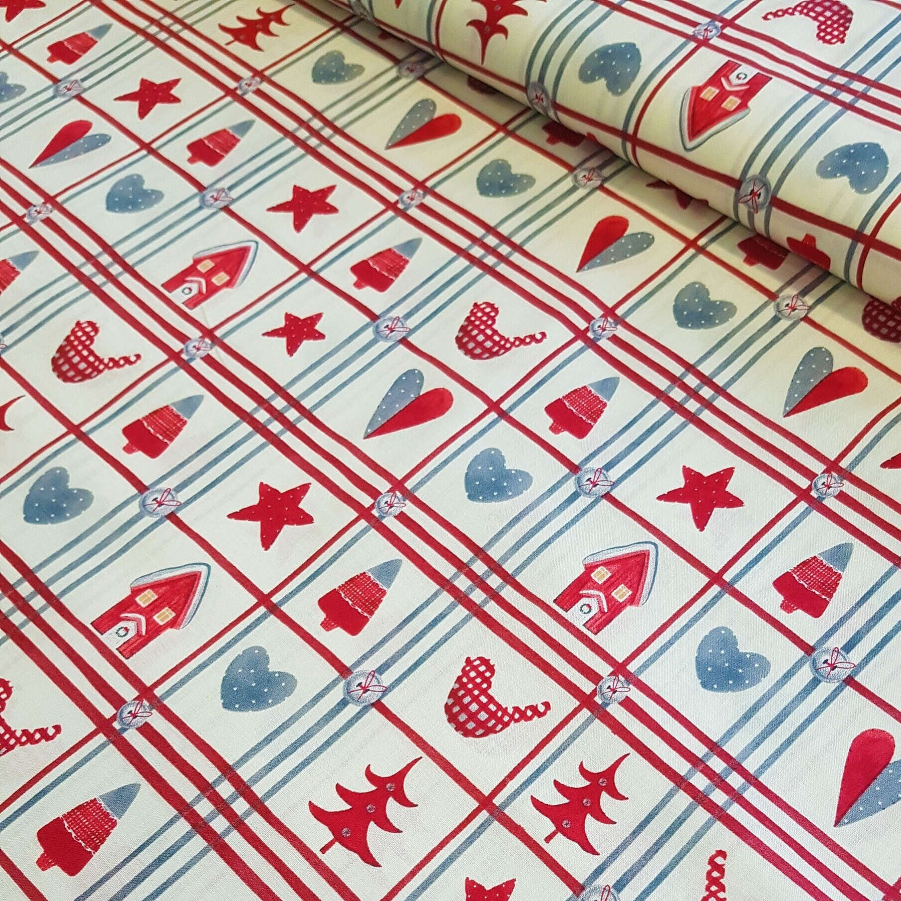 Baumwollstoff Weihnachten Karo mit Bäumen,Sternen,Herzen usw.