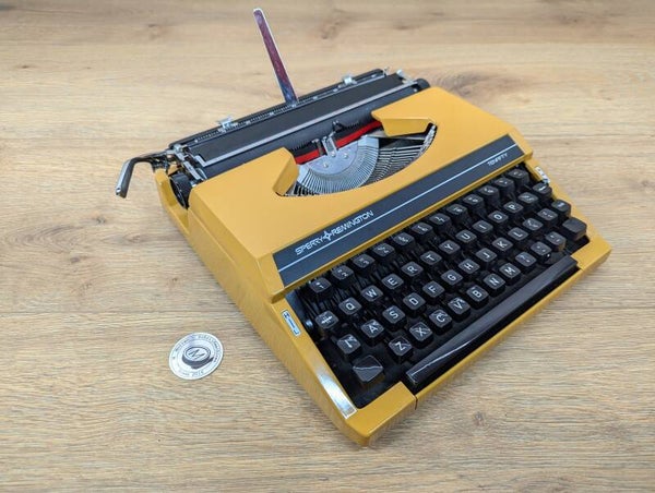 SOLD | 1976 Sperry Remington TENFIFTY / Silver Reed Typewriter