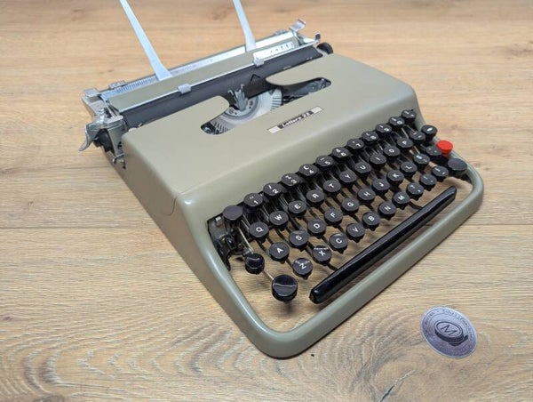 SOLD | 1954 Olivetti Lettera 22 Typewriter