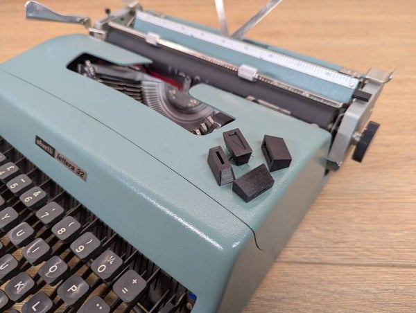 Olivetti Lettera 25 / 32 / DL / Dora Typewriter Feet