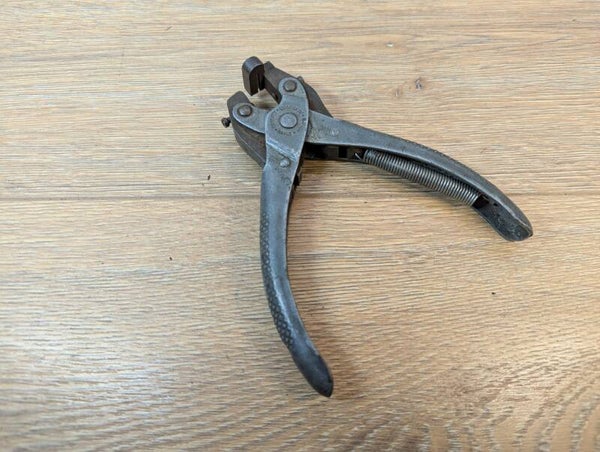 Typewriter repair tool | Side aligning pliers