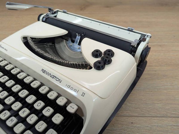 Remington Idool II Typewriter Feet
