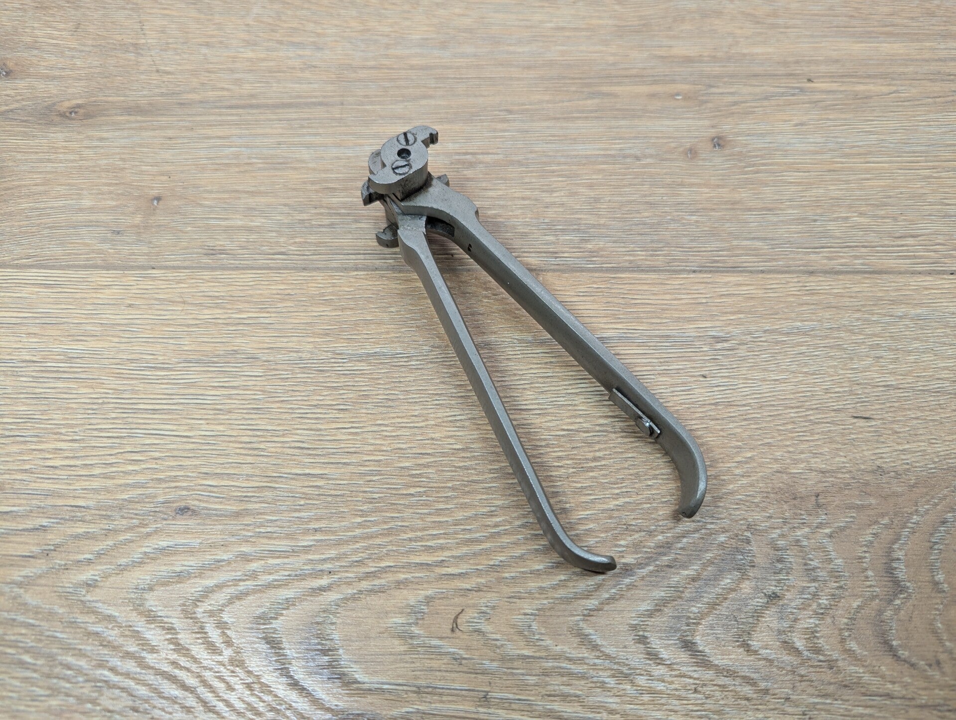 Typewriter repair tool | Extended Nineprong pliers