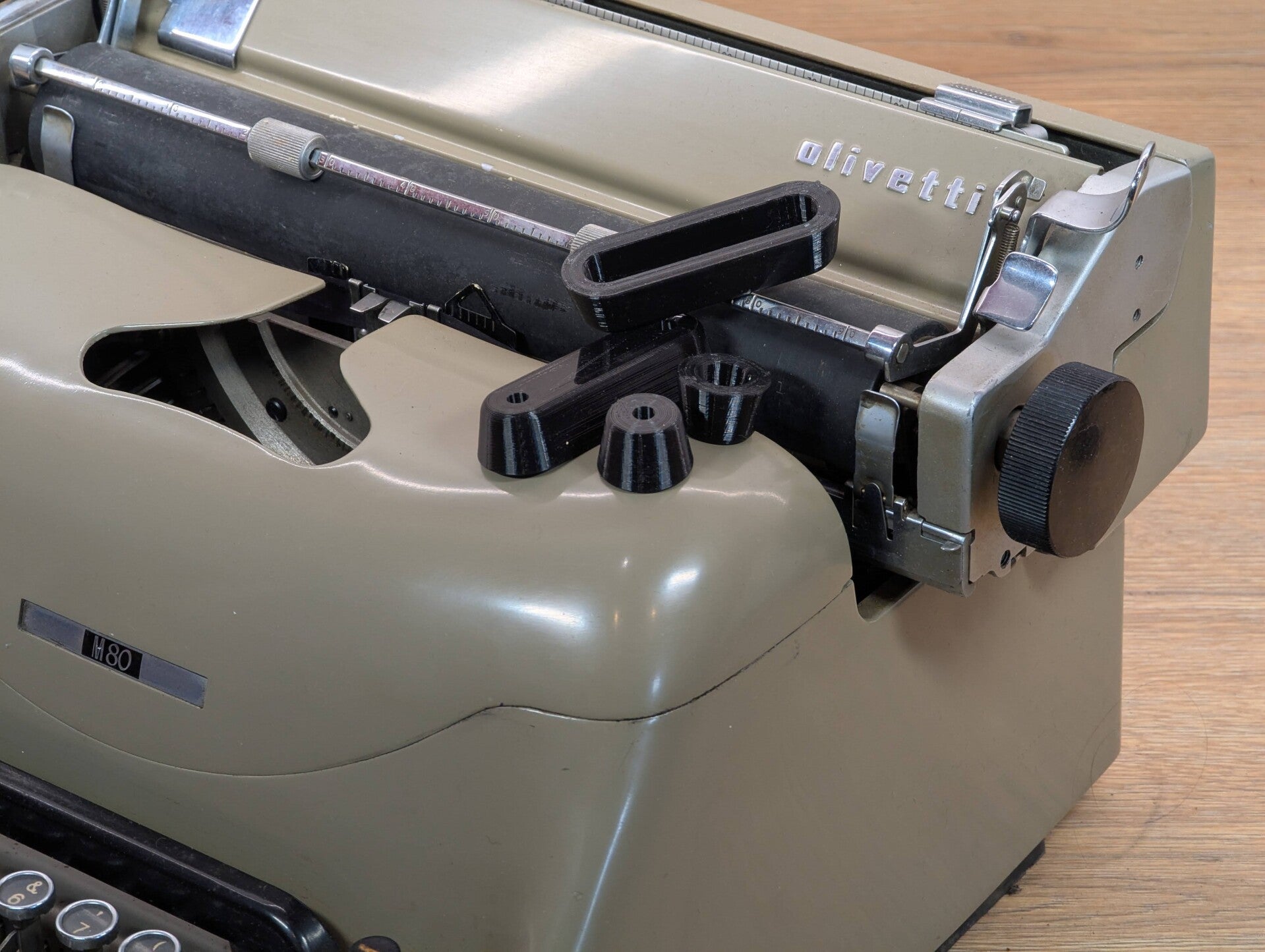 Olivetti Lexikon 80 Typewriter Feet