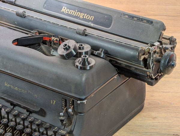 Remington KMC / 17 / Noiseless 10 Typewriter Feet