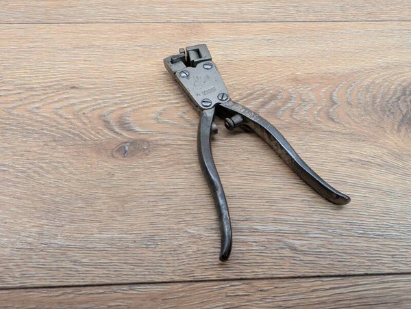 Typewriter repair tool | Buchner Side aligning pliers