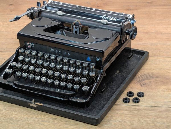 Everest Mod. 90 Typewriter Case Feet