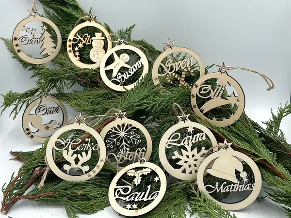 8 cm// personalisierte Adventskugeln // Weihnachtsbaum Kugeln // Kugeln // Merry Christmas // Geschenkanhänger // Anhänger