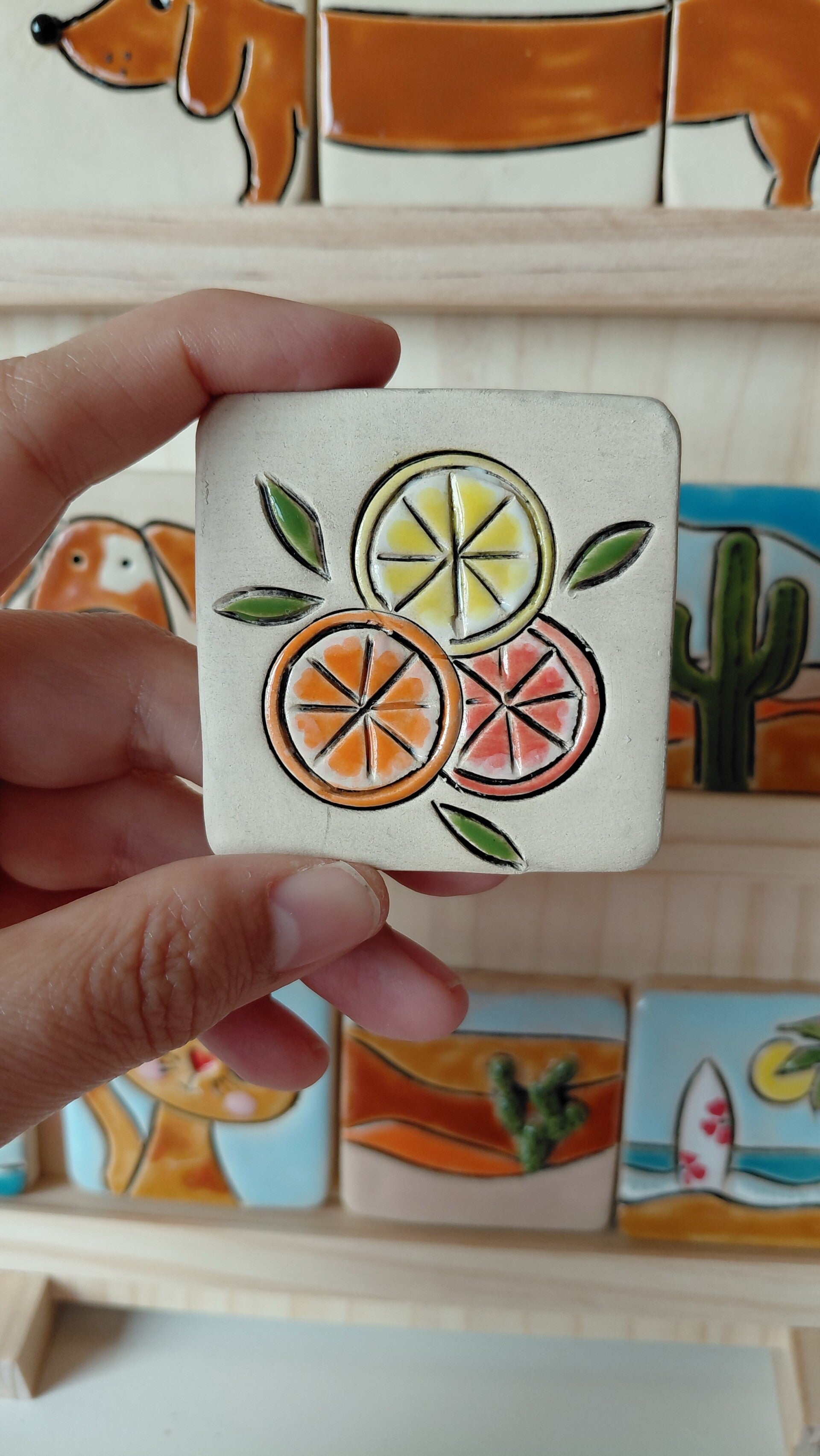 Handgemaakt miniatuur keramiek tegeltje Citrus
