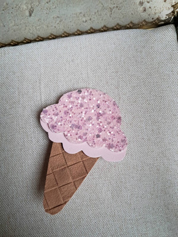 Strawberry ijshoorntje