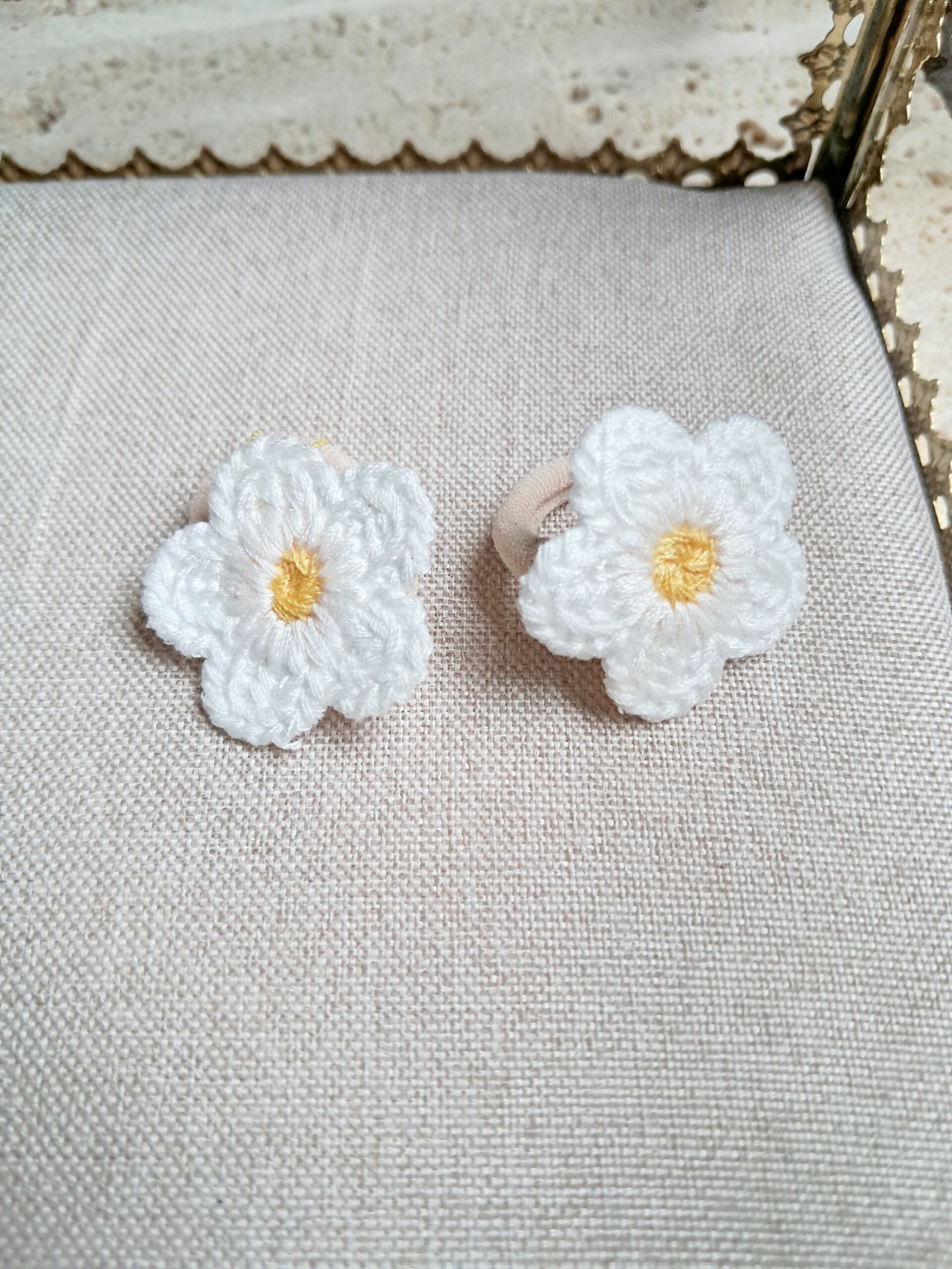 Elastiekjes bloemetjes white