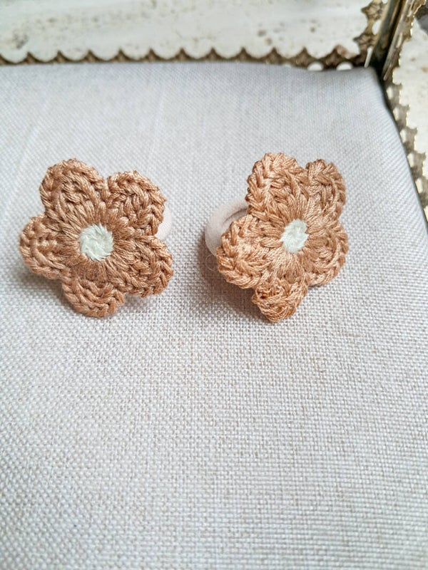 Elastiekjes bloemetjes brown