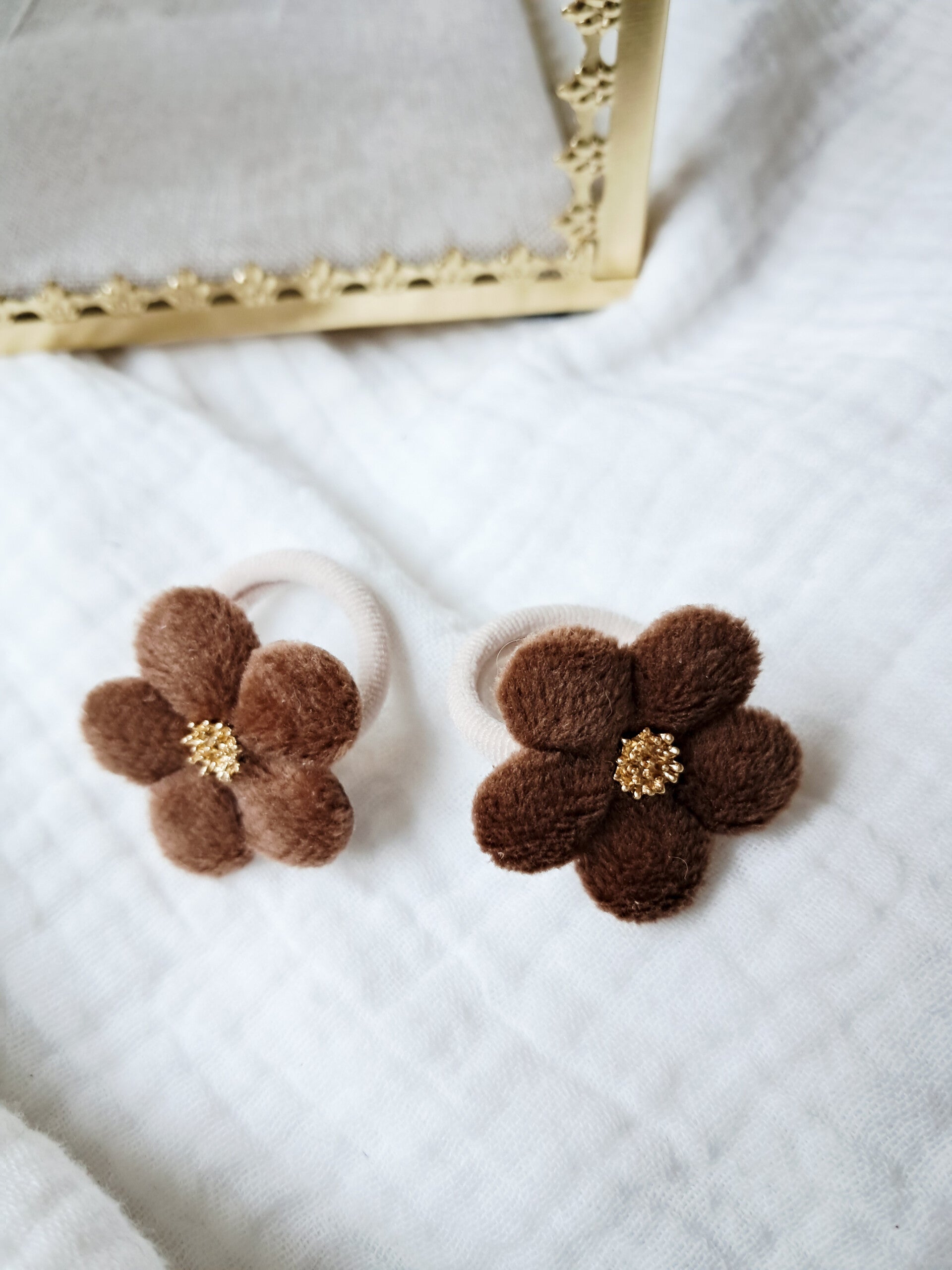 Elastiekjes teddy bloemetjes brown