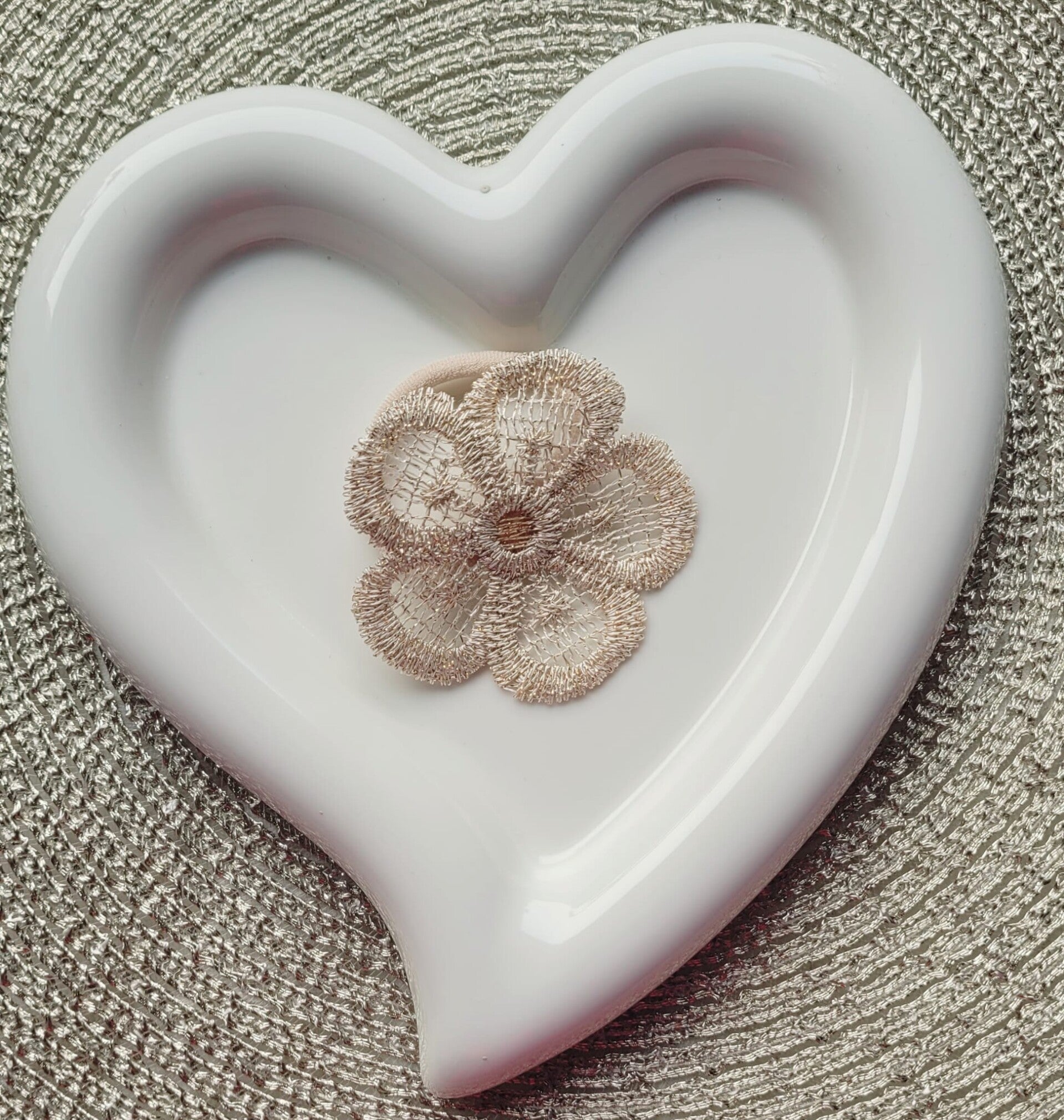 Elastiek bloem goud