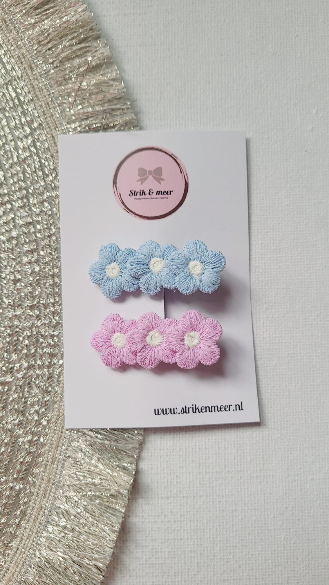 bloemetjes op klipje