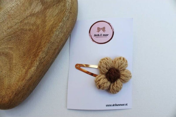 gehaakte bloem bruin