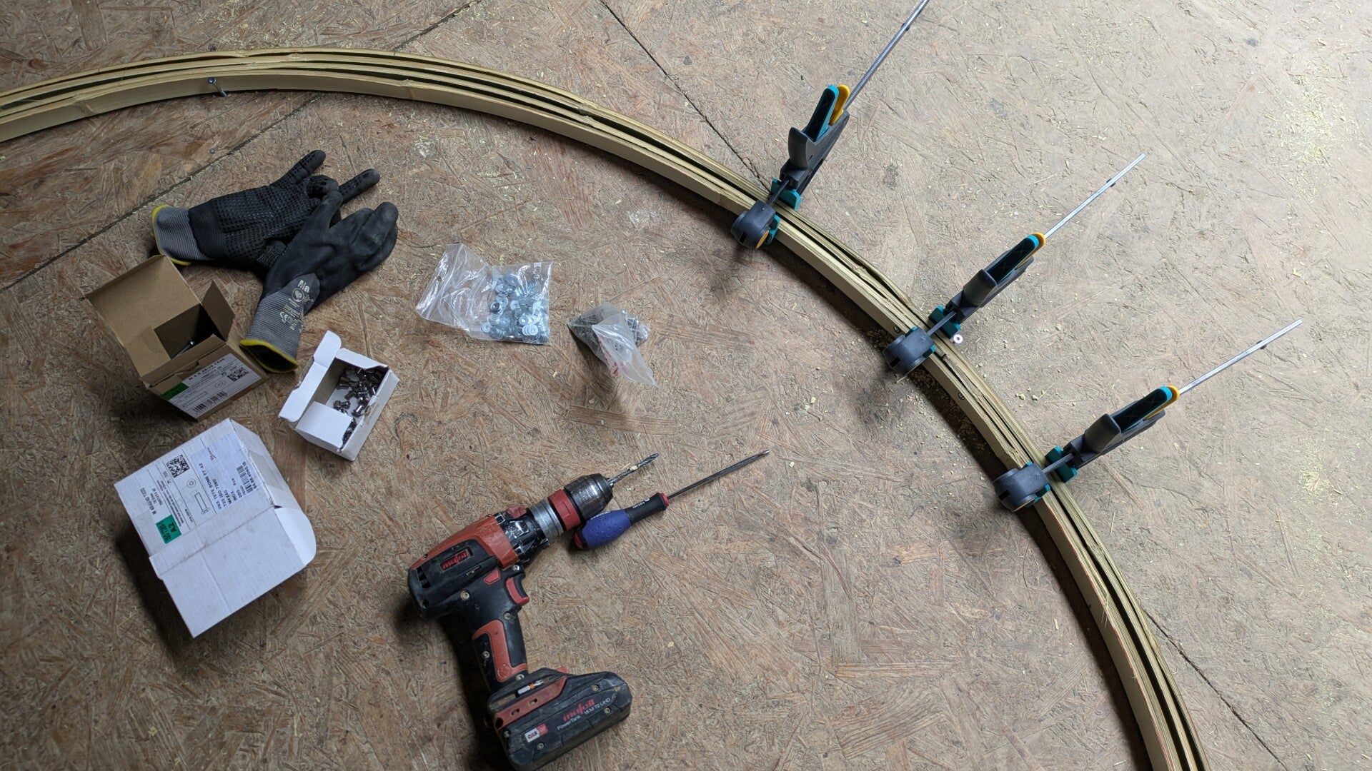 Assemblage poutre de l'arche en bambou