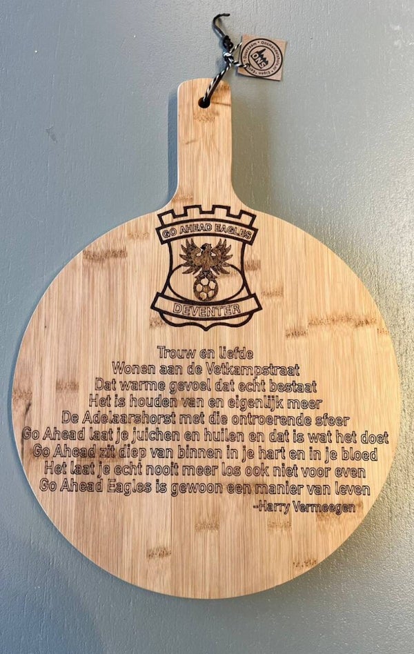 Go Ahead Eagles plank met gedicht.