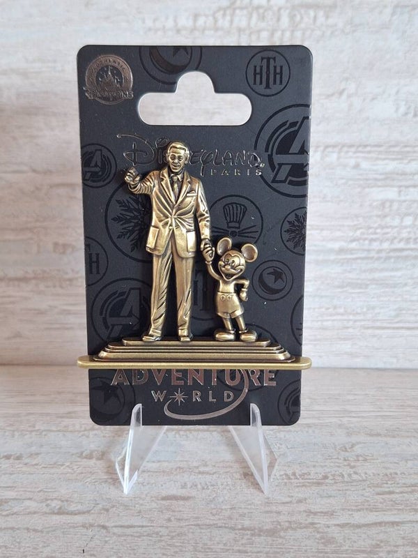 PIN'S  " ADVENTURE WORLD "