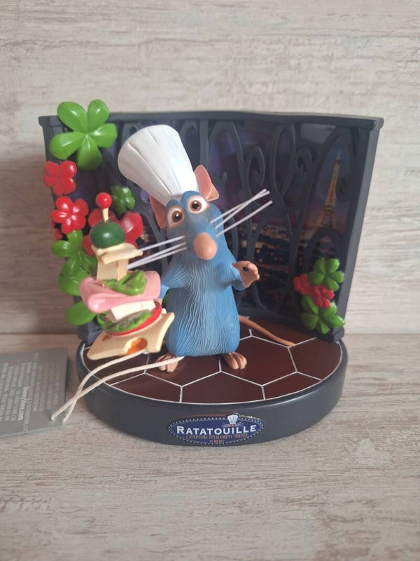 FIGURINE DISNEYLAND PARIS   "REMY" RATATOUILLE