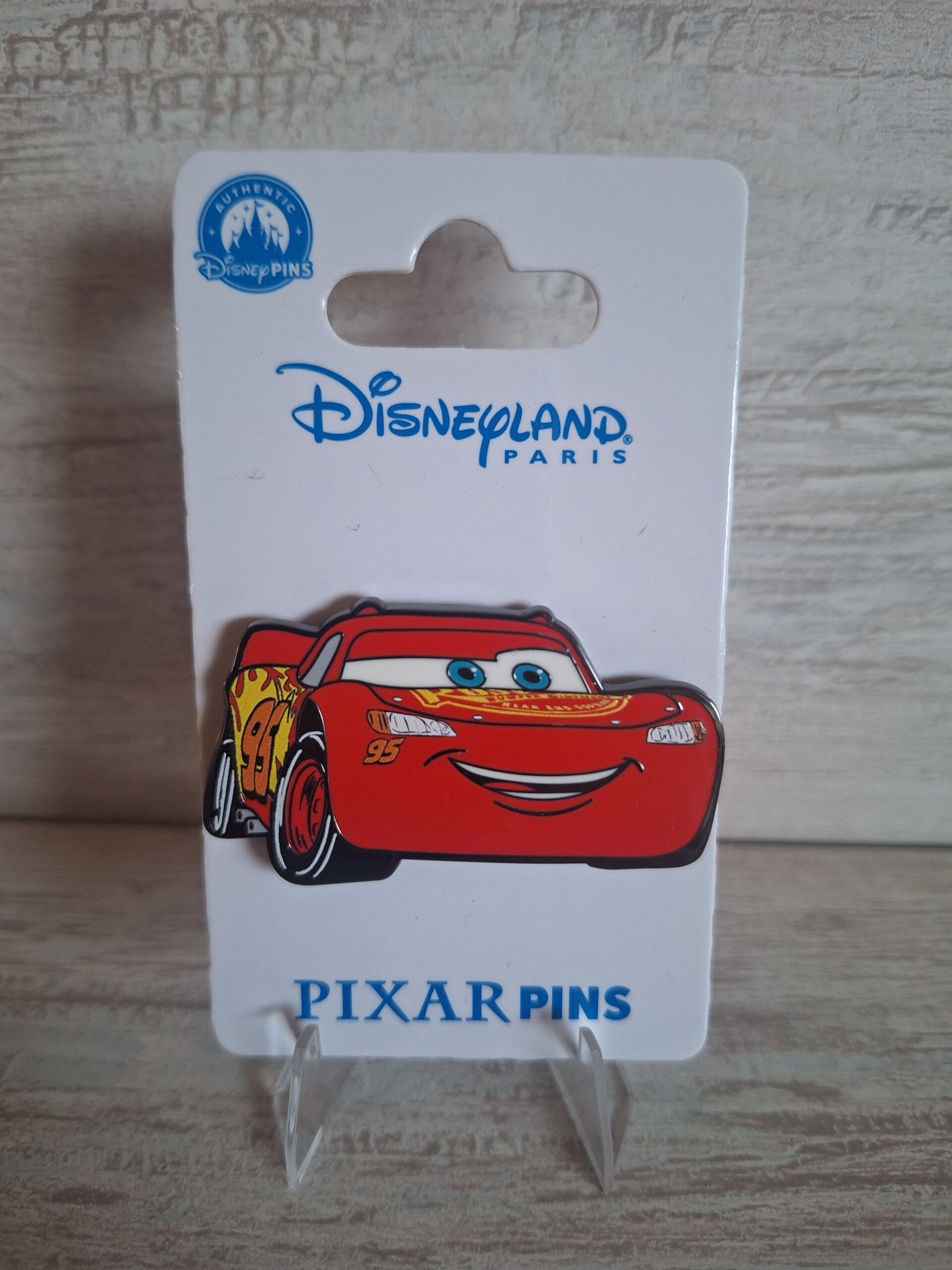 PIN'S  " CARS " Flash McQueen .