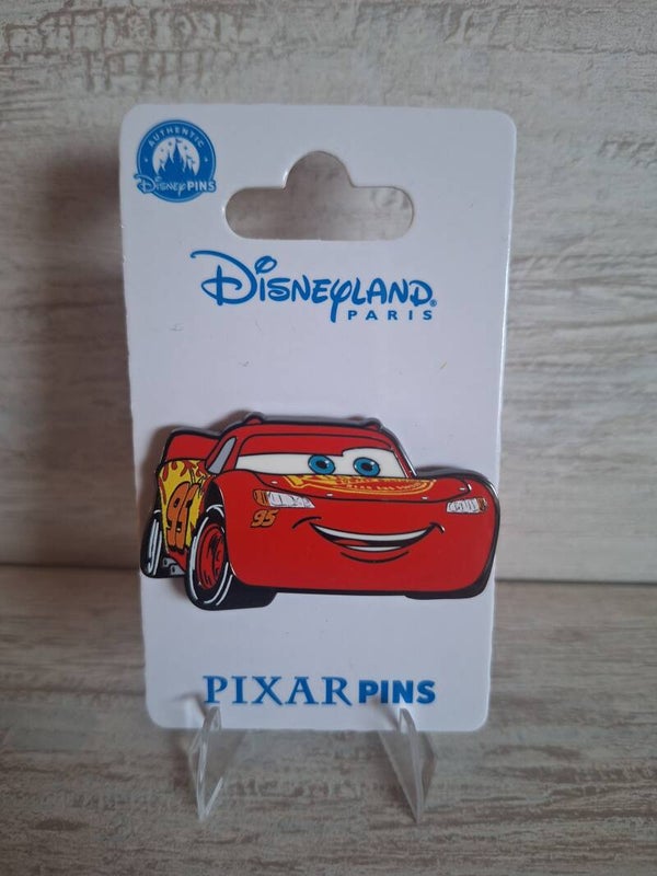 PIN'S  " CARS " Flash McQueen .