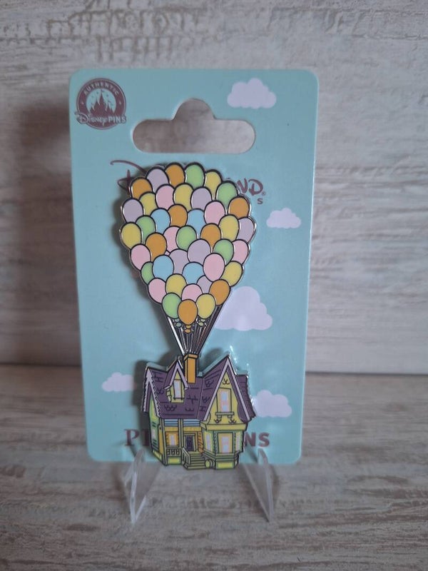 PIN'S " LA-HAUT " La maison volante.