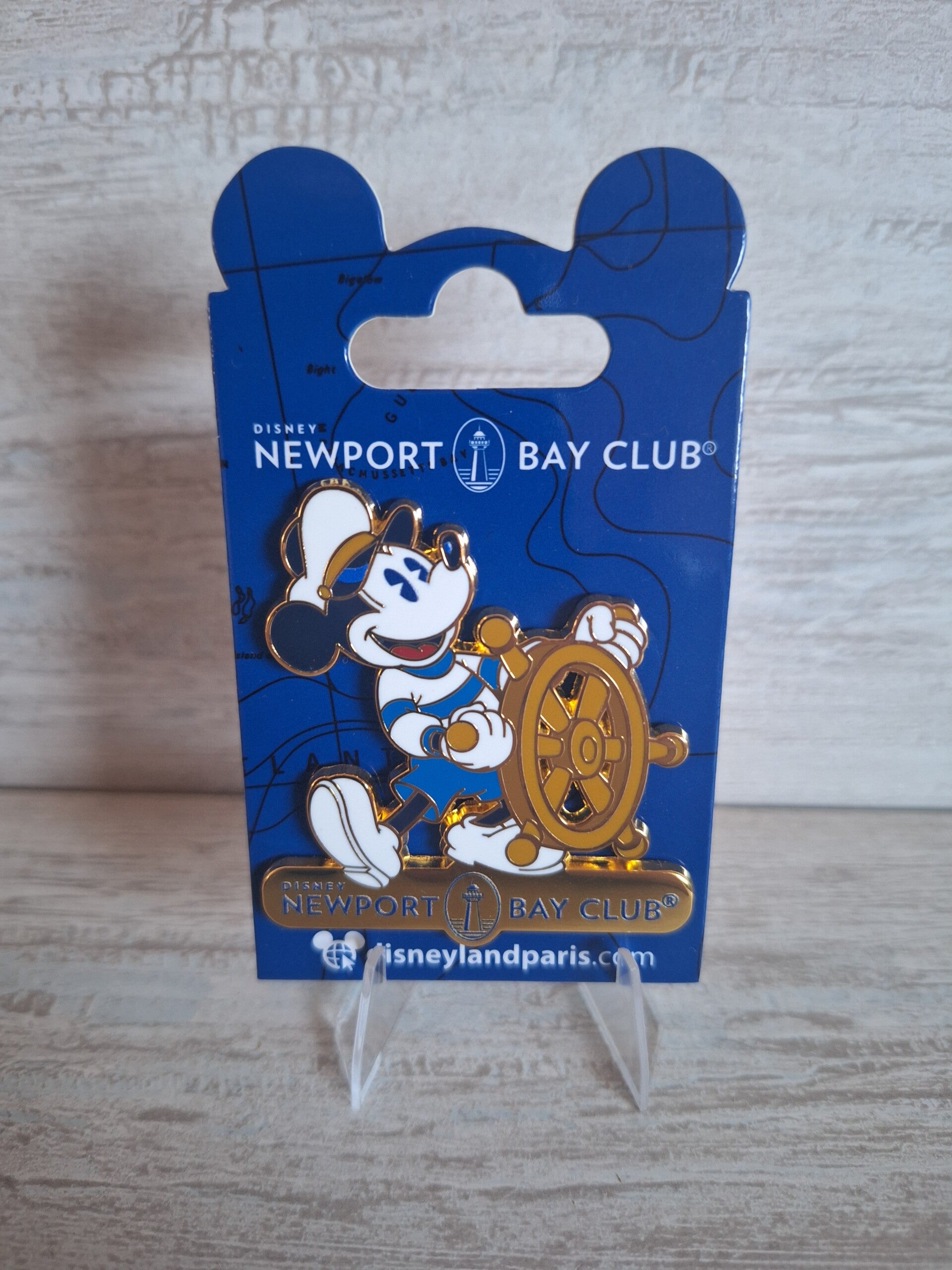 PIN'S " NEWPORT BAY CLUB " Mickey mouse .