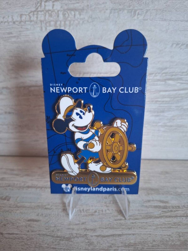 PIN'S " NEWPORT BAY CLUB " Mickey mouse .