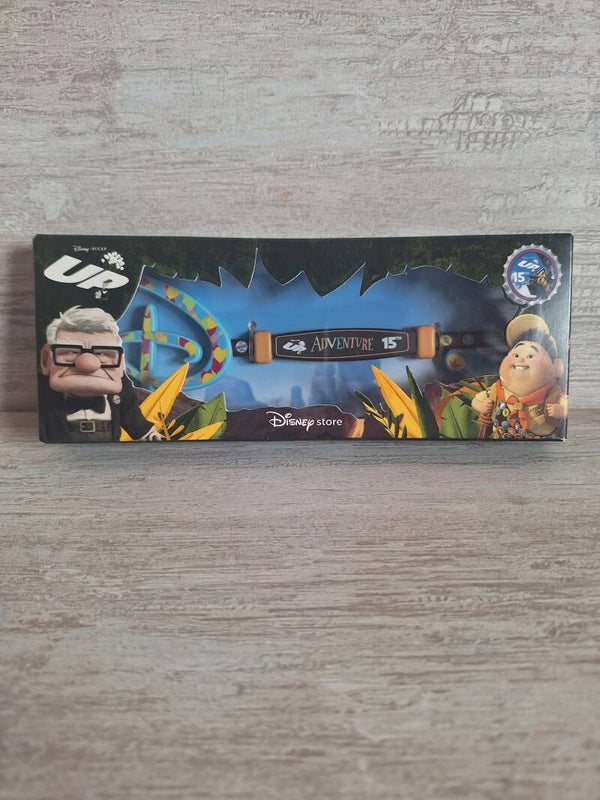 CLE  COLLECTOR -    " LA-HAUT 15 ANS "
