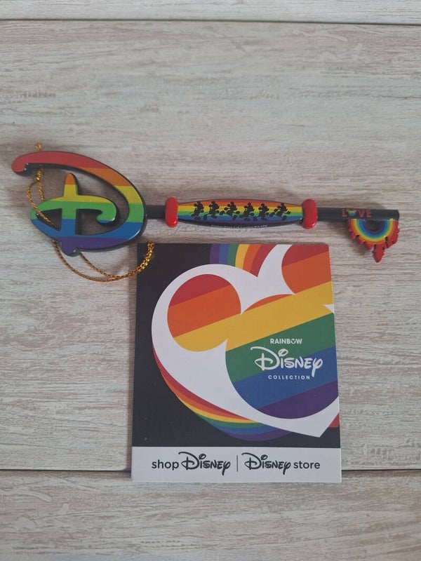 CLE  COLLECTOR -    " MICKEY RAINBOW "