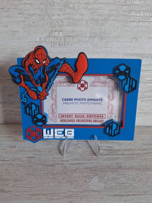 MAGNET CADRE DISNEYLAND PARIS " SPIDERMAN"