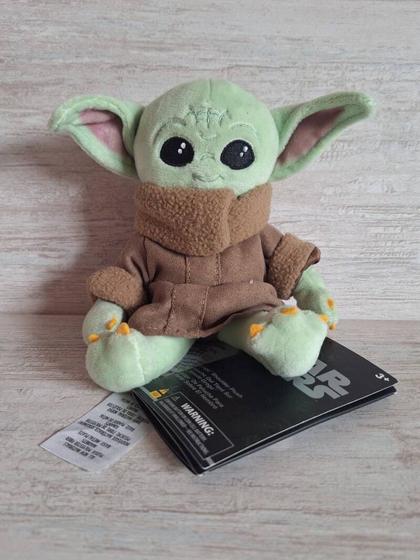 PELUCHE D'EPAULE DISNEYLAND PARIS " BEBE YODA "