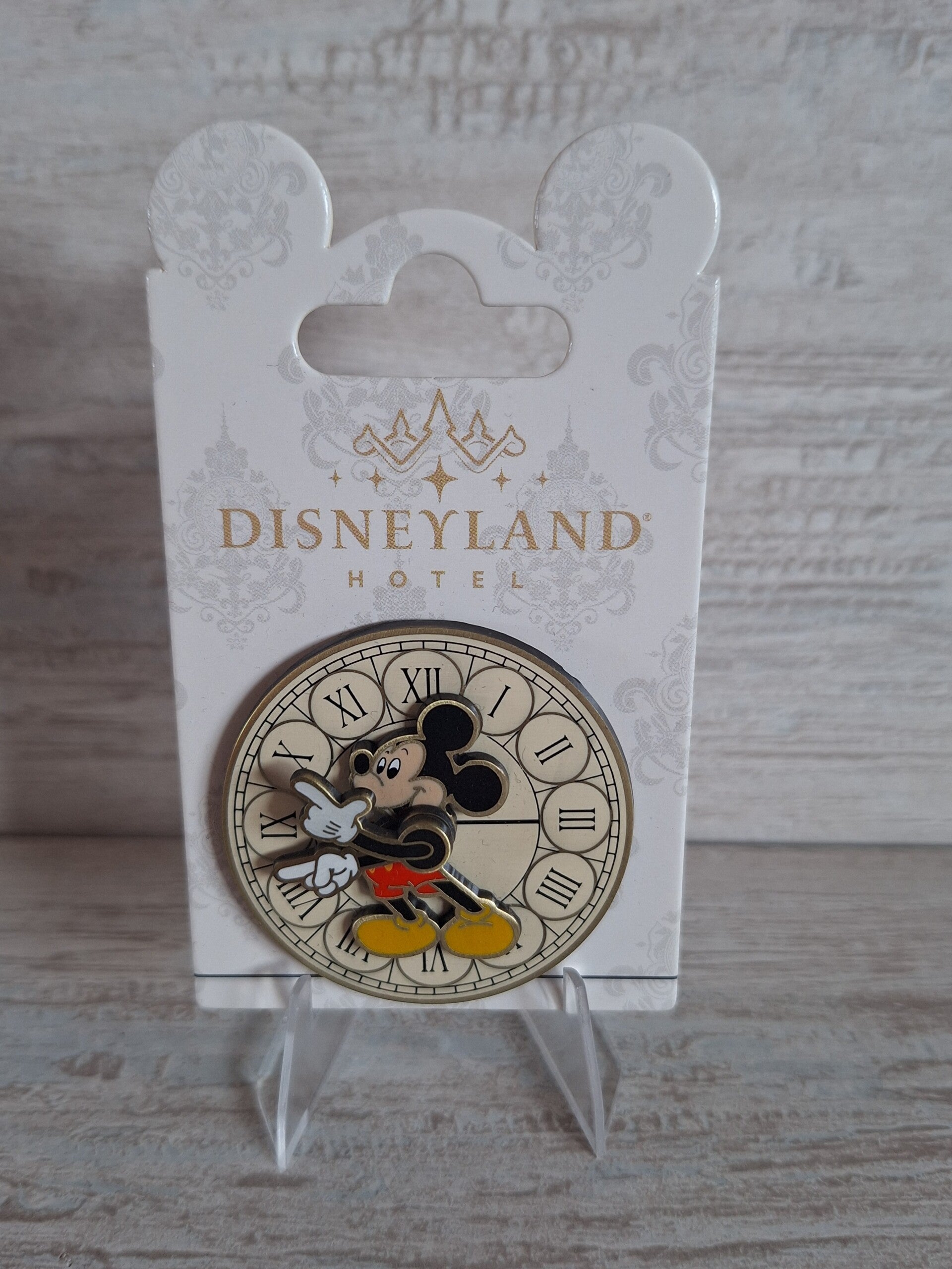 PIN'S  " HORLOGE DISNEYLAND HOTEL "