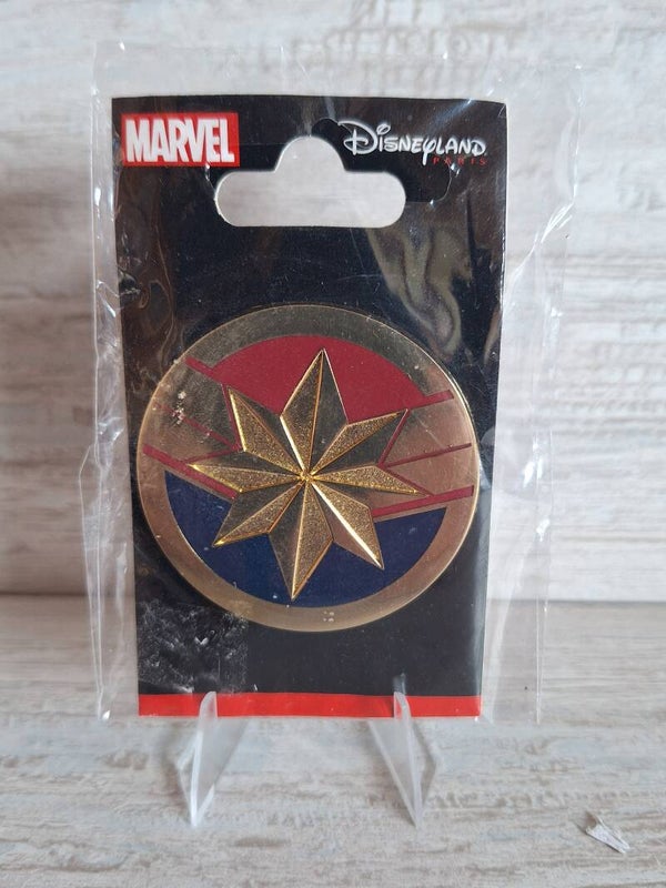 PIN'S DISNEYLAND PARIS " ETOILE CAPTAIN MARVEL "