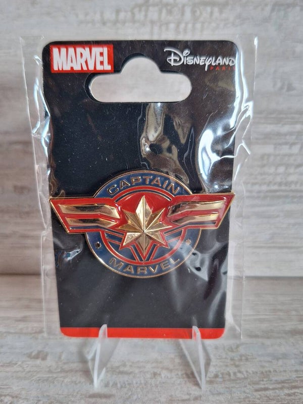 PIN'S DISNEYLAND PARIS " CAPTAIN MARVEL "