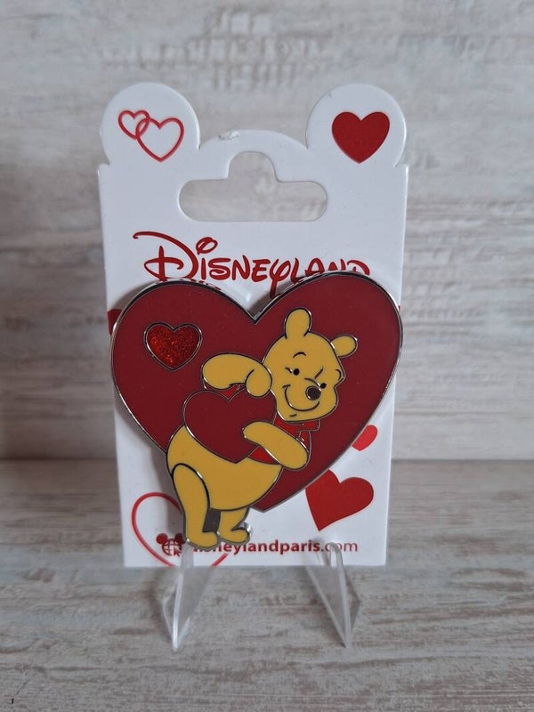 PIN'S DISNEYLAND PARIS " WINNIE ST-VALENTIN "