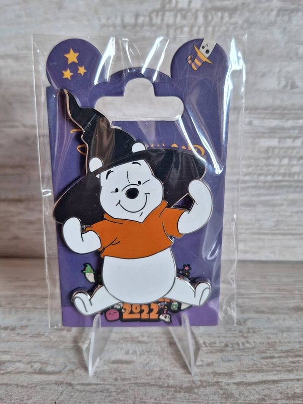 PIN'S DISNEY " WINNIE L'OURSON" 2022