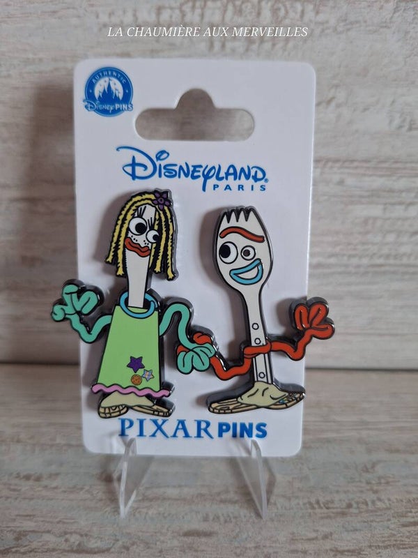 PIN'S DISNEYLAND PARIS " FOURCHETTE ET KAREN "