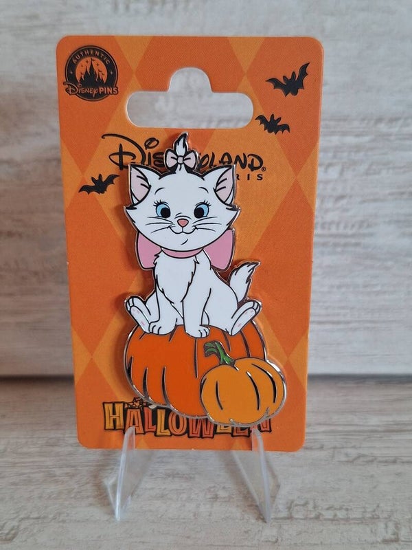 PIN'S " MARIE HALLOWEEN ".