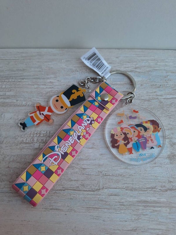 PORTE CLE " IT'S SMALL WORLD "