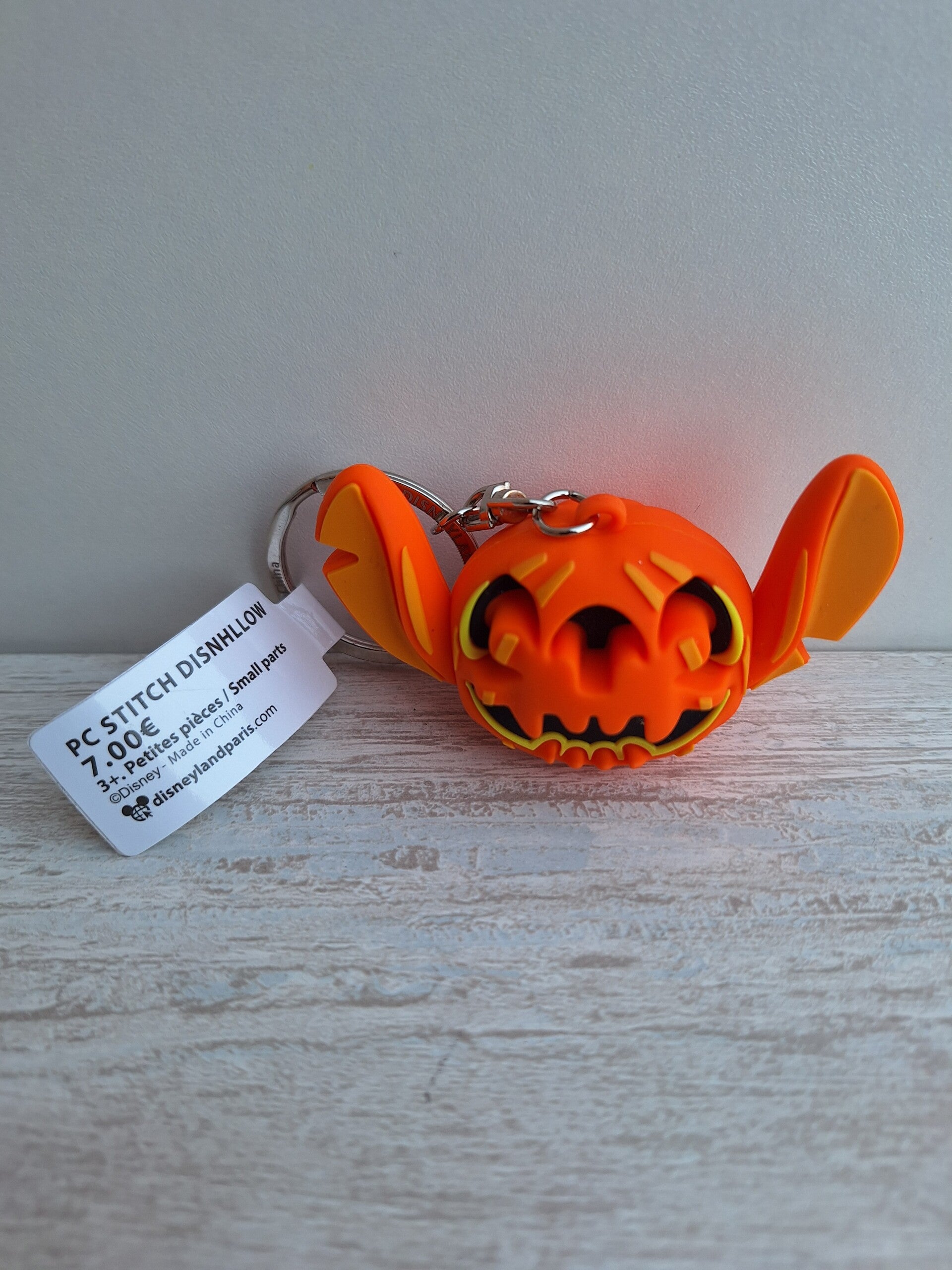 PORTE CLE " STITCH  CITROUILLE ".