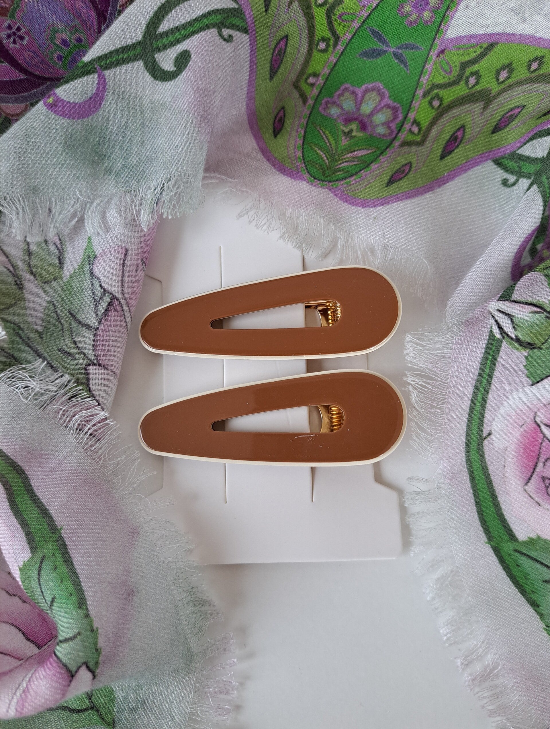 Seconds Brown Tear-drop Clips