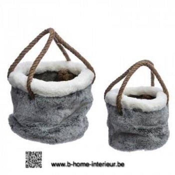 Textielmand met nepbont