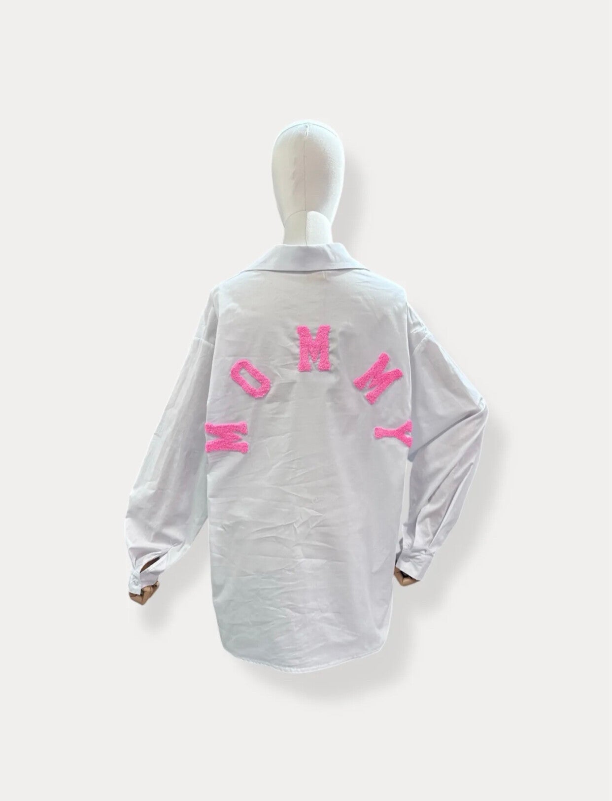 Oversize Hemd Mommy – Wit Hemd met Roze of zwarte Tekst – Dames