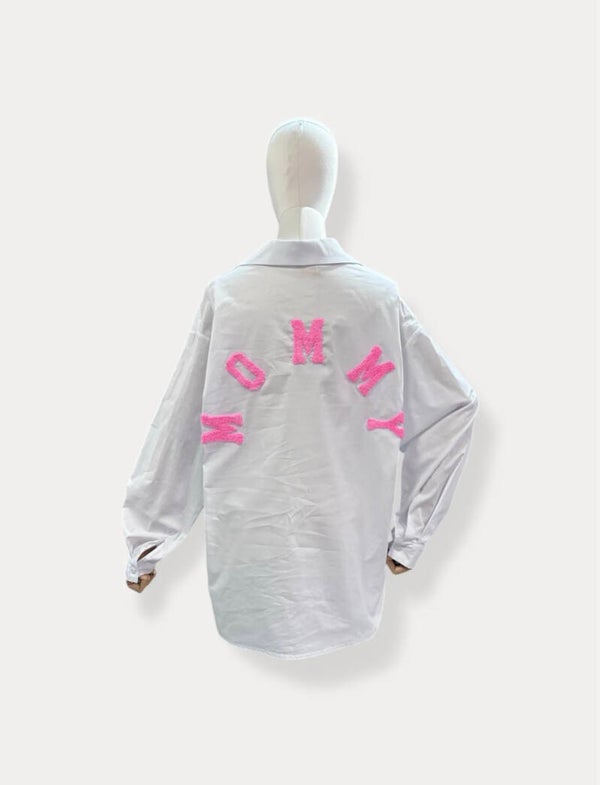 Oversize Hemd Mommy – Wit Hemd met Roze of zwarte Tekst – Dames