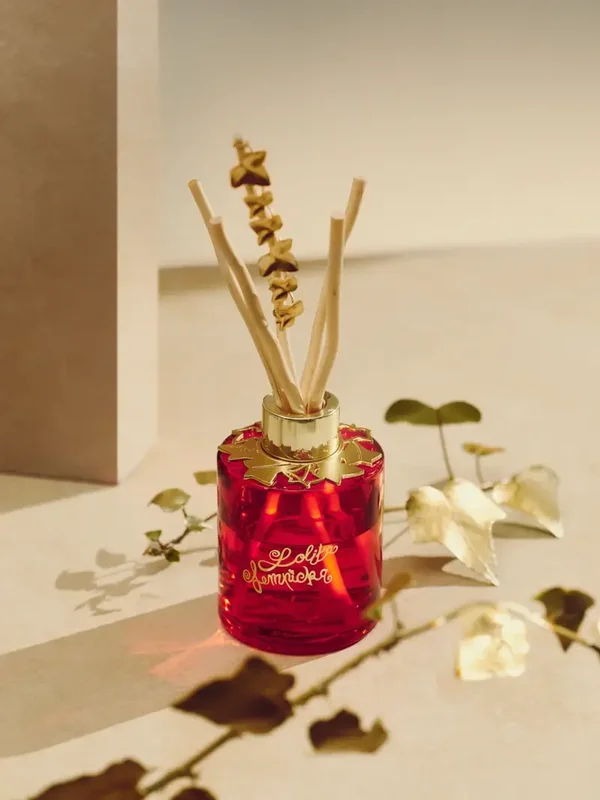 Maison Berger Lolita Lempicka Sweet Parfumsticks Bijou 100 ml – Rode Geurstokjes