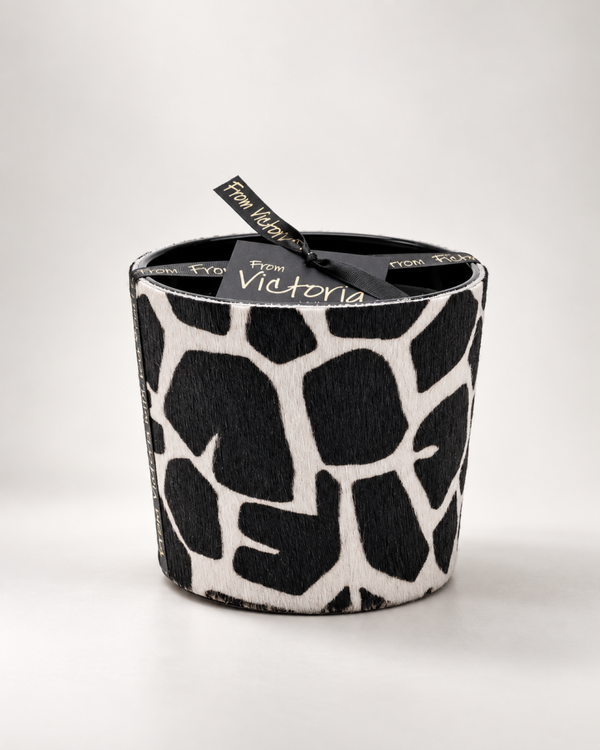Victoria with Love Hairy Giraffe Black – Luxe Geurkaars