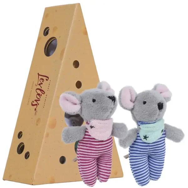 Flauschige Babymäuse in der Käsebox