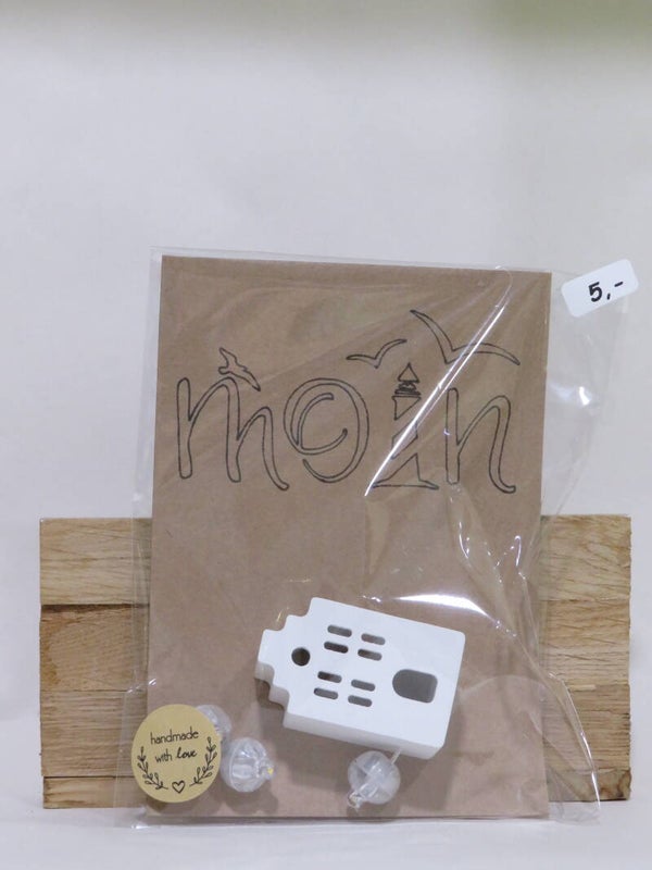 Haus mit Ballonlichtern